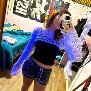 Crocheted cropped long sleeve, very baggy and very comfy!!